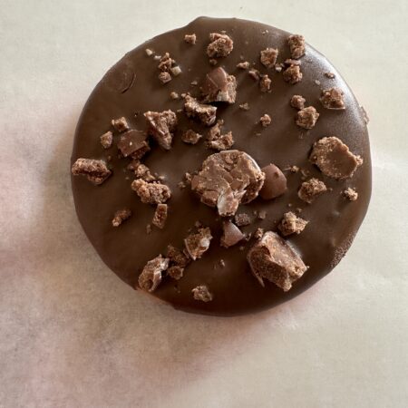 Chocolate crunch on milk chocolate coated biscuits(6pcs)